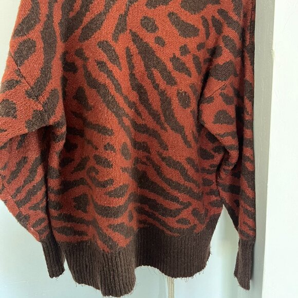 Ava & Viv Tiger Print Sweater - Size X - Picture 2 of 3